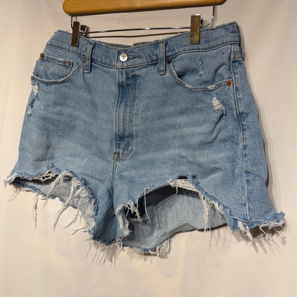 Abercrombie & Fitch Curve Love The 4” Mom Short High Rise Denim Shorts Size 31 - Picture 3 of 7